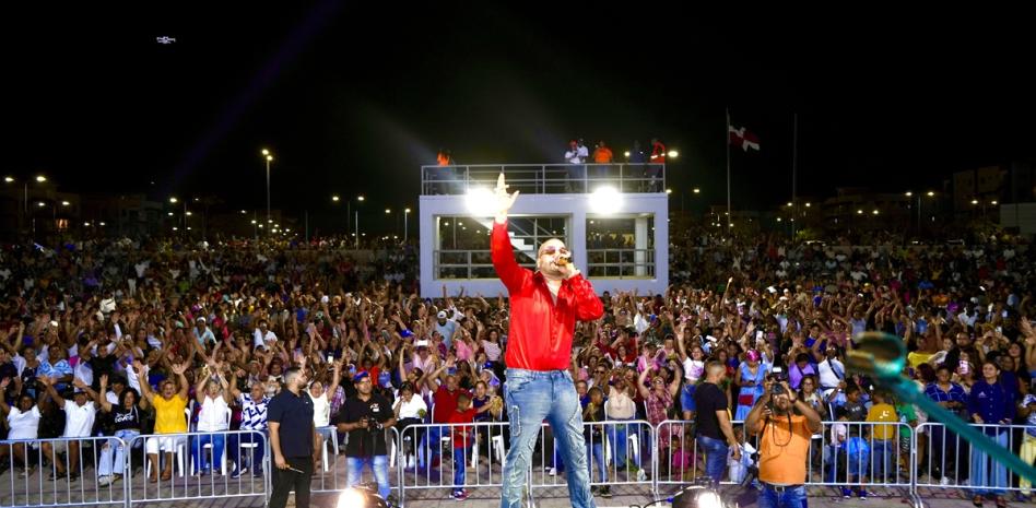 Celebraciones multitudinarias en Neiba, Azua y Ciudad Juan Bosch por el Día de las Madres