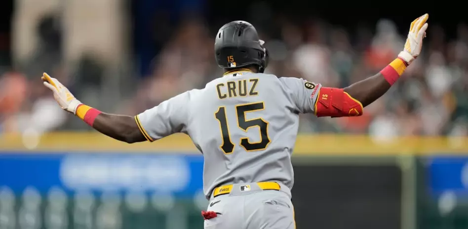 Cruz y Lowe batean cuadrangulares de 3 carreras por los Piratas, que vencen a los Astros