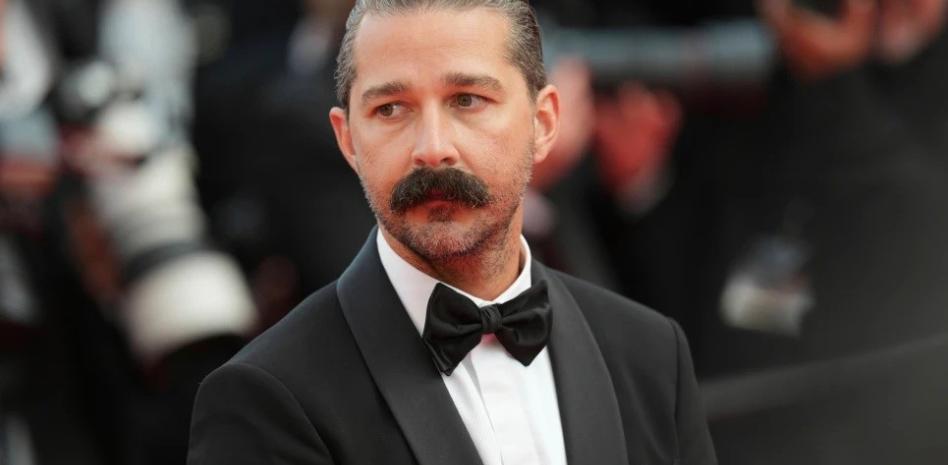 Shia LaBeouf fue condenado por creerse un duro y golpear a personas afuera de un bar