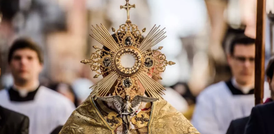 Hoy se celebra Corpus Christi: la festividad católica que conjuga tradición, color y fe popular