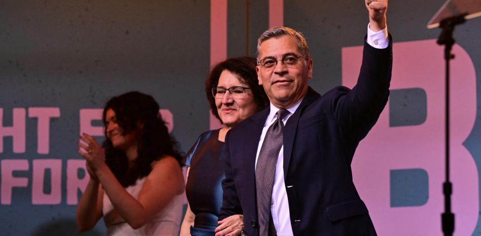 Los demócratas al frente en las primarias de California
