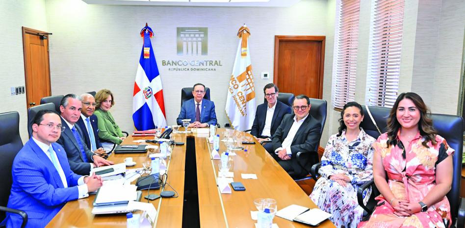 Delegación del Citibank se reúne con el gobernador del Banco Central