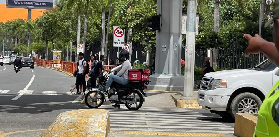 Conductores desafían las normas de tránsito pese a presencia de agentes de la Digesett