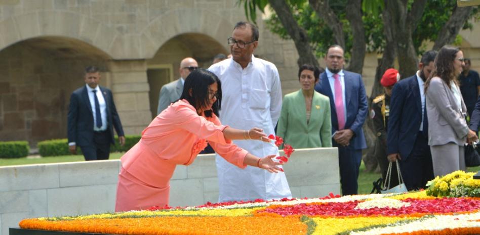 Delcy Rodríguez visita el ashram del gurú indio Sai Baba, vínculo espiritual de figuras chavistas