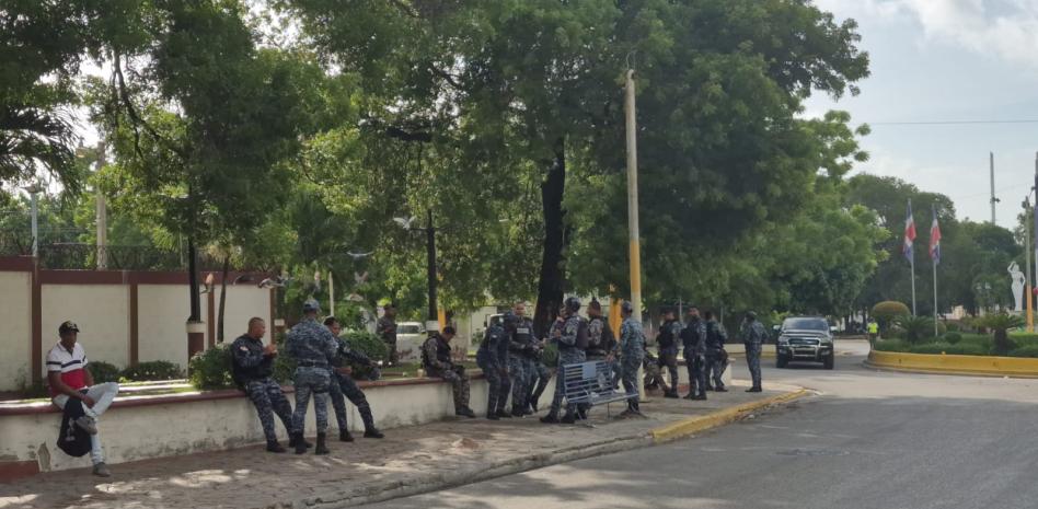 Fuerte presencia policial y militar antecede marcha convocada por Coalición Enriquillo en Barahona