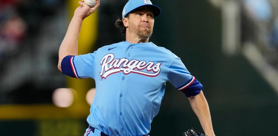 Jacob deGrom lanza bien, Rangers pegan 4 HRS y blanquean a los Guardians