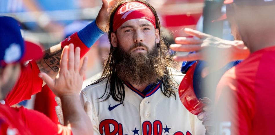 Marsh pega un cuadrangular por tercer día consecutivo y los Filis ganan