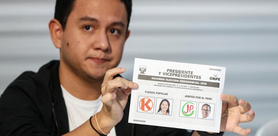 Fujimori presenta una leve ventaja en la segunda vuelta presidencial en Perú