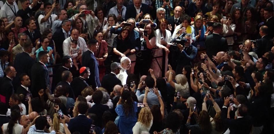 En su segundo día en España, el Papa se da un baño de multitudes