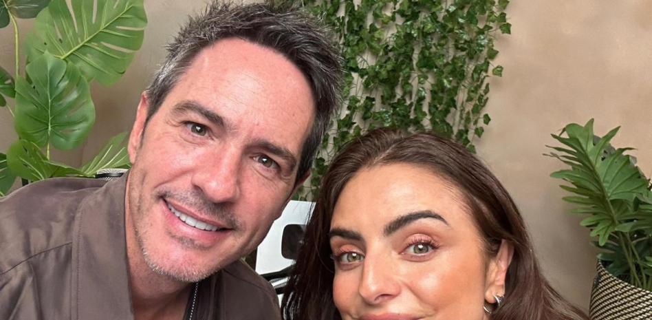 Aislinn Derbez y Mauricio Ochmann posan juntos para una revista y no descartan reconciliación