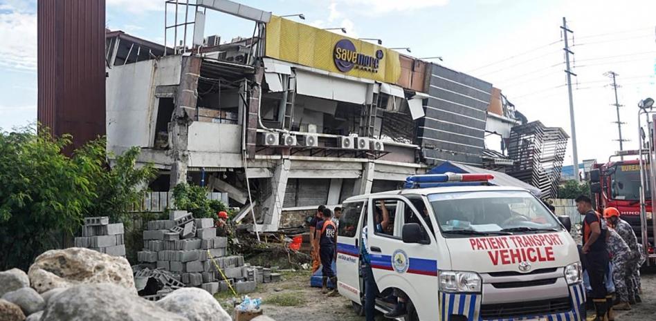 Terremoto de magnitud deja más de 30 muertos y edificios colapsados