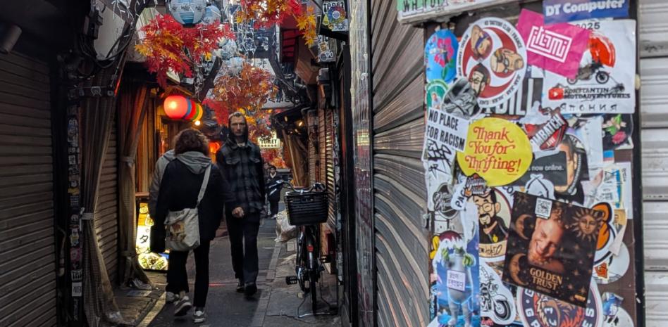 De Vuelta en Tokio: En Shinjuku; callejones con bares “minúsculos”