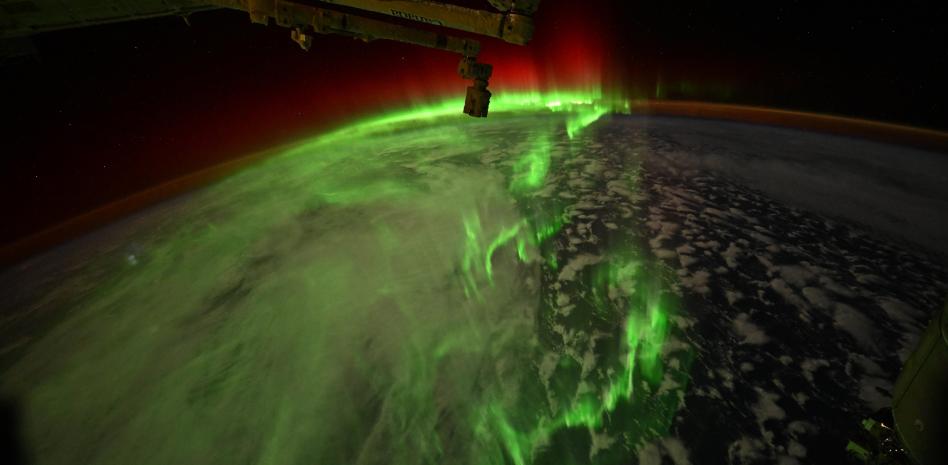 Astronautas de la NASA publican imágenes de auroras australes desde la estación espacial