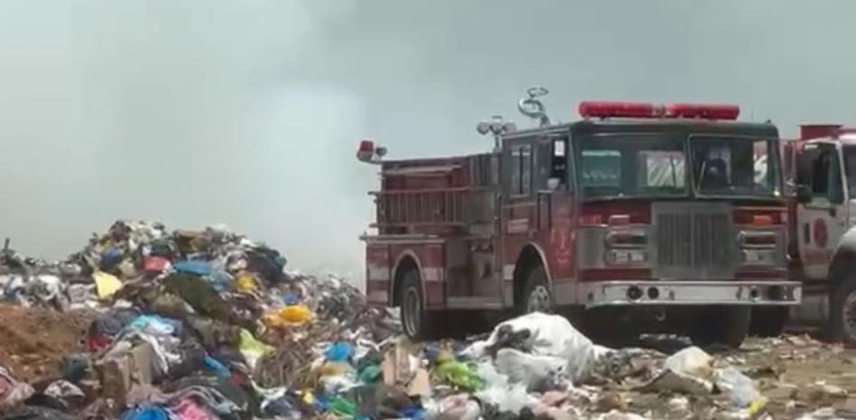 Jarabacoa podría declarar emergencia por fuego que consume vertedero desde hace 18 meses