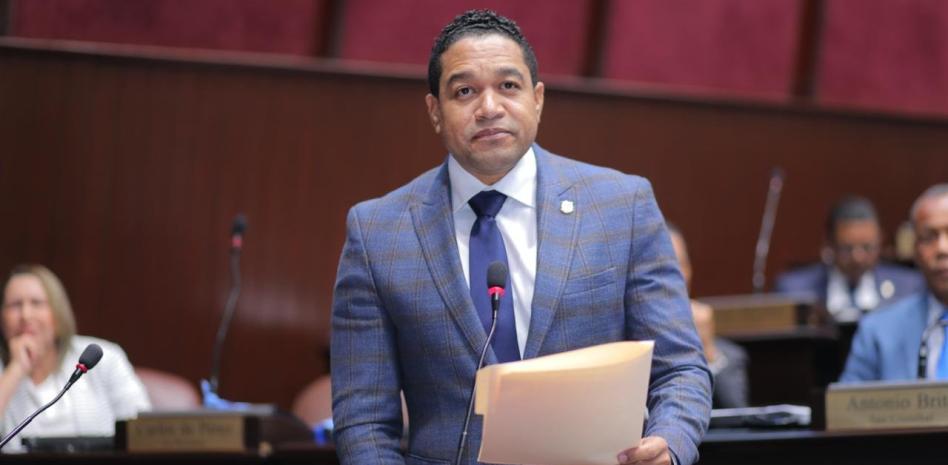 Diputado Rafael Pérez renuncia a la Fuerza del Pueblo