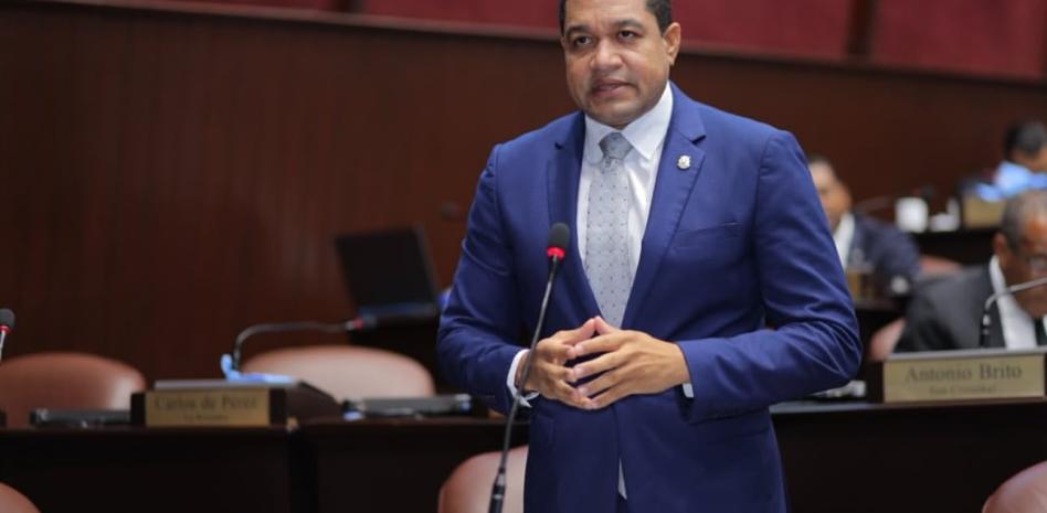 Diputado que renunció a FP reflexiona sobre escuchar a las bases y abrir camino a nuevas generaciones