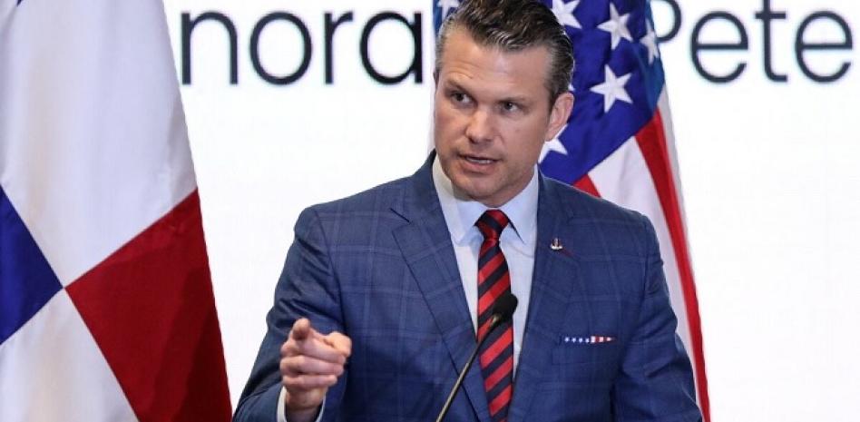 El jefe del Pentágono advierte a Cuba por la compra de armas