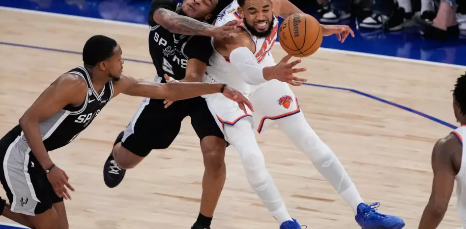 Knicks regresan de una desventaja de 29 puntos, vencen a Spurs y lideran 3-1 las Finales NBA