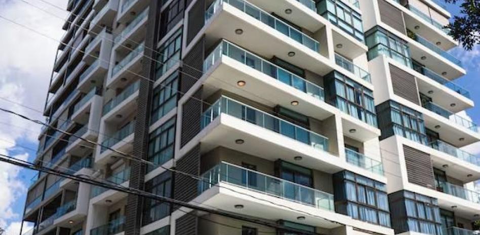 Dos fallecidos y una sobreviviente en incidente de torre en Piantini