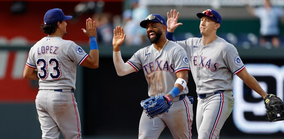 Seager conecta jonrón y Rangers vencen a Royals 4-2 para un récord de .500 por 1ra. vez desde mayo