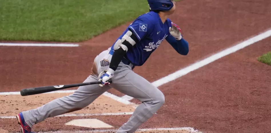 Ohtani da cuadrangular, pero sale por inflamación en el triunfo de Dodgers ante Piratas