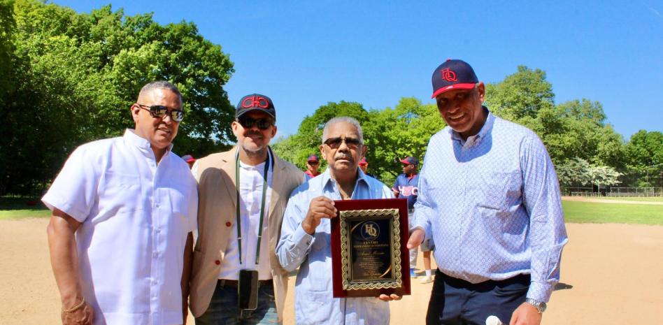 Centro Hermandad Quisqueyana abre torneo 32 de sóftbol en emotiva ceremonia deportiva