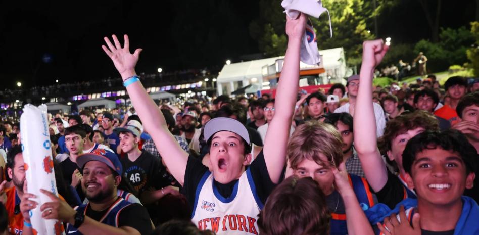 La fiebre de los Knicks choca con el Mundial y los bares de fútbol de NY lo equilibran
