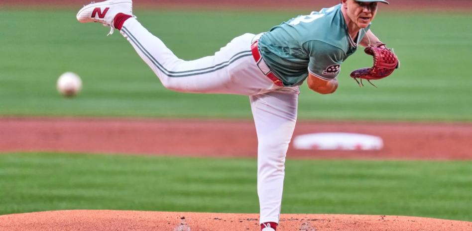 Rafaela y Gray conducen Medias Rojas a derrotar 10-1 a Texas