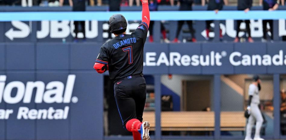 Okamoto y Springer jonronean y los Azulejos se imponen a los Yankees