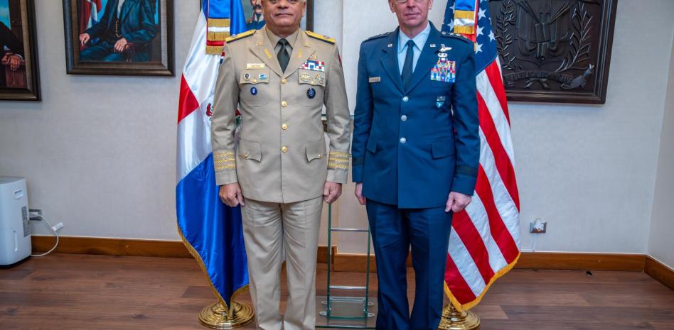 Defensa recibe delegación del Comando Sur de EEUU para fortalecer la cooperación