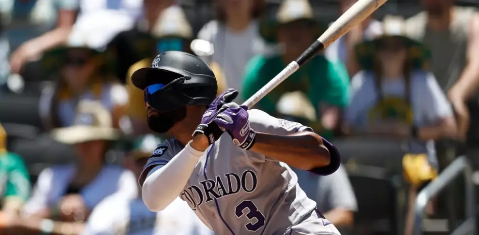 Rockies, con dos jonrones de Willi Castro, fijan récord de carreras en triunfo 23-9 ante Atléticos