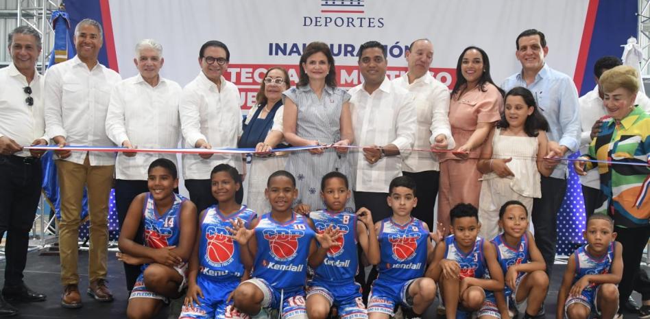 Gobierno entrega techado del Club Domingo Paulino en Santiago