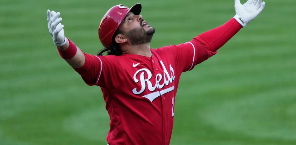 Eugenio Suárez pega par de jonrones y guía victoria aplastante de Rojos sobre Mets