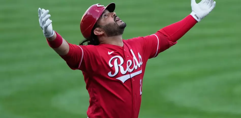 Suárez da dos jonrones e impulsa seis en la paliza de los Rojos sobre los Mets