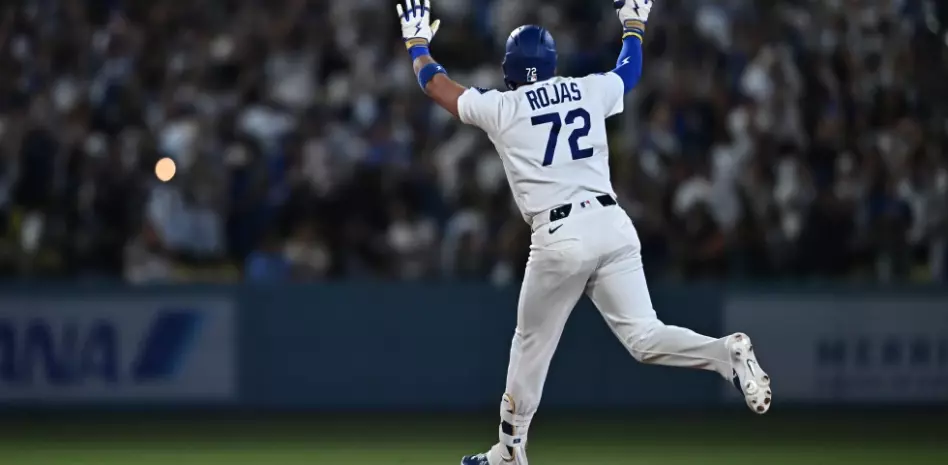 Miguel Rojas pega vuelacercas del desempate como emergente y los Dodgers vencen a los Rays