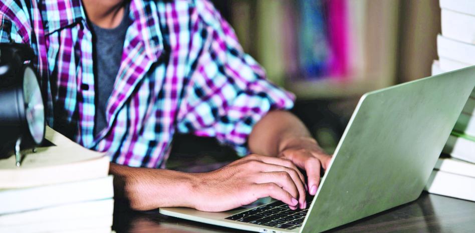 Estudiar con inteligencia artificial: ¿ayuda real o dependencia peligrosa?