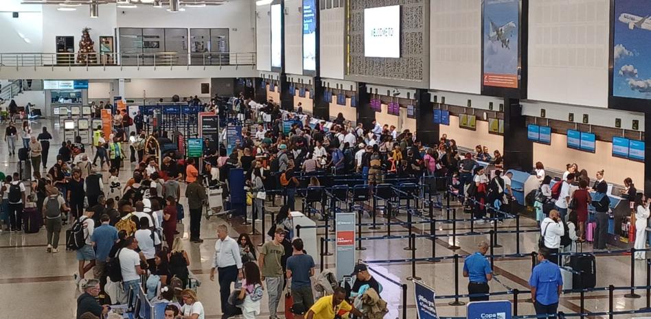Preparativos en el AILA ante la gran cantidad de vuelos reservados para esta temporada