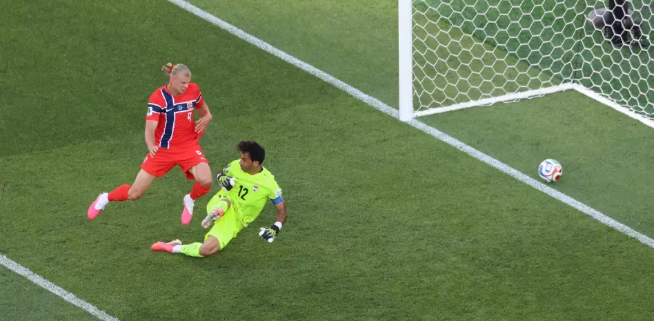 Haaland debuta con doblete y asistencia, Noruega arrolla 4-1 a Irak en la Copa Mundial