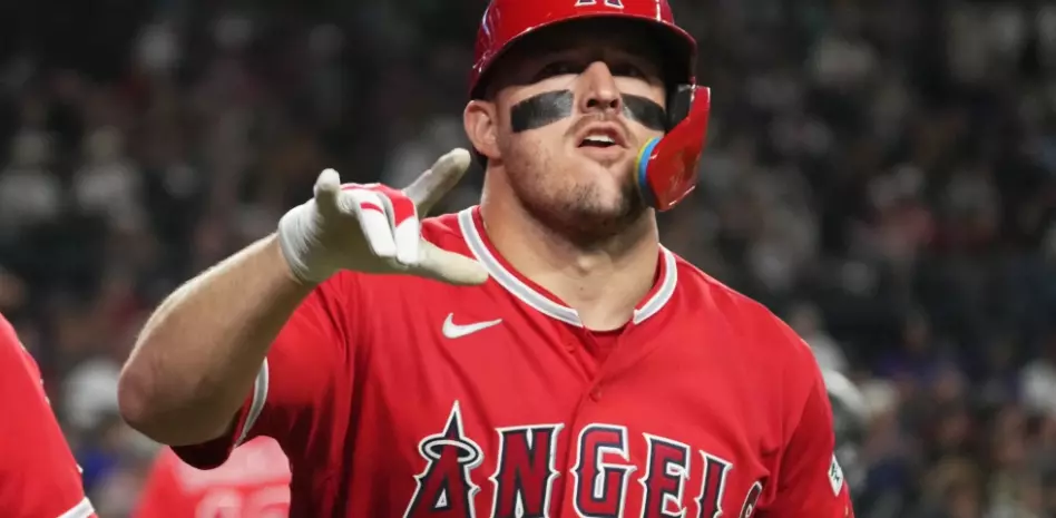 Mike Trout conecta vuelacercas y los Angelinos blanquean 7-0 a los Diamondbacks
