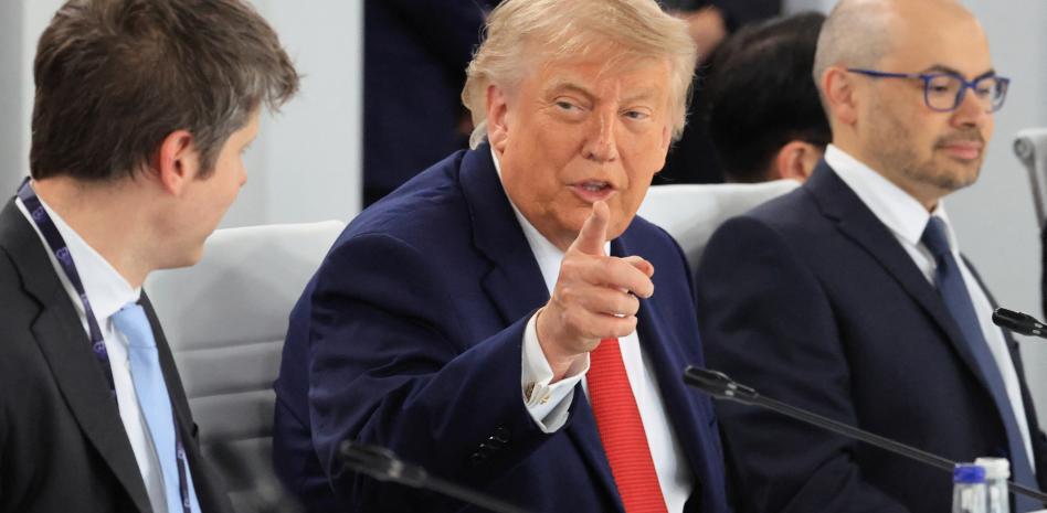 Dos días antes de firmar acuerdo, Trump amenaza con volver a "lanzar bombas" si Irán no se comporta