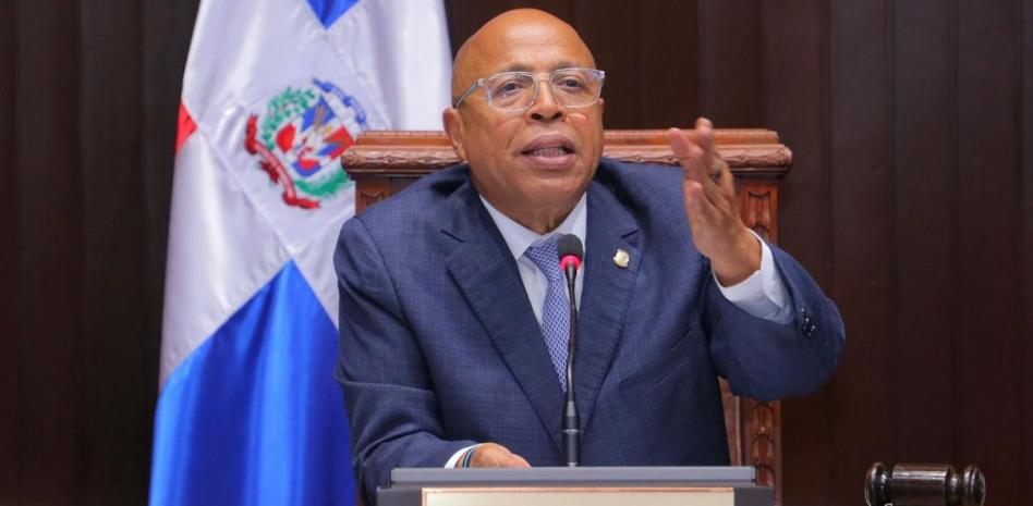 Llamado de Abinader a consenso hace que diputados den "compás de espera" a reforma laboral