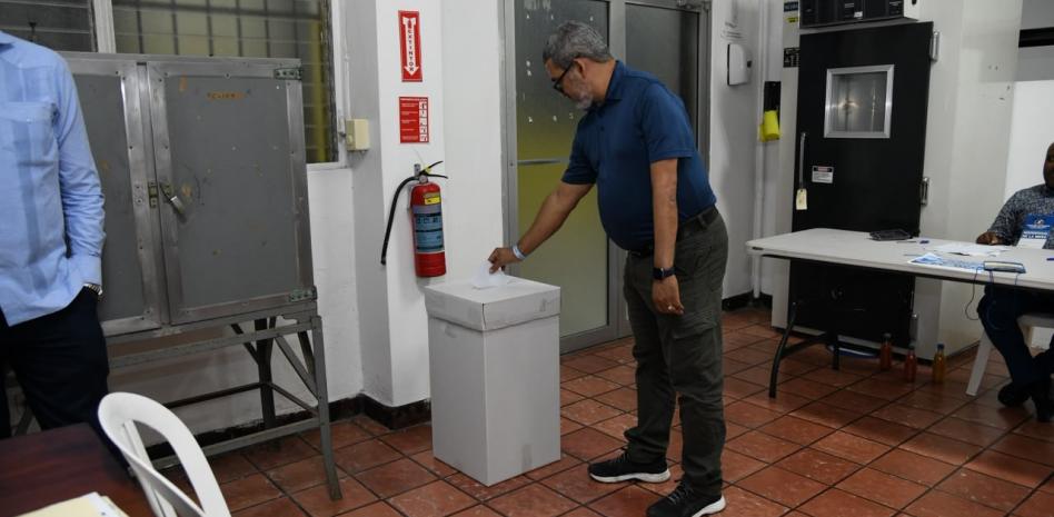 Avanza conteo de votos en elecciones de la UASD; Asjana lidera de manera preliminar carrera por la rectoría