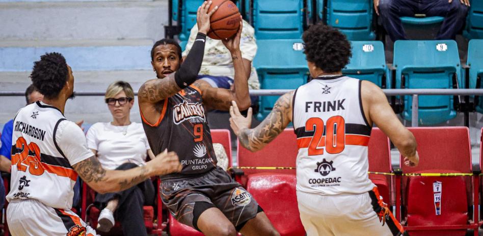 Smith Jr. y Colomé colocan a Cañeros en la cuarta posición de fase de eliminación