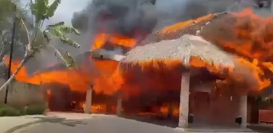 Se registra incendio de gran magnitud en un hotel de Bayahíbe