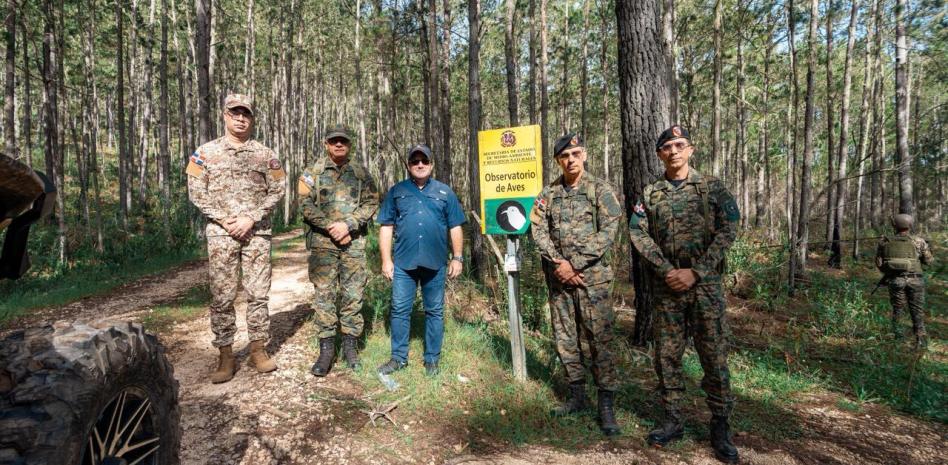 Paliza y jefes militares recorren la frontera