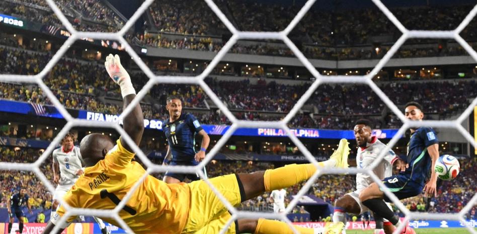 Brasil revive en el Mundial al golear 3-0 a Haití y eliminarlo