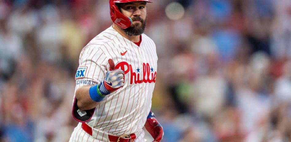 Schwarber dispara 3 jonrones, Harper batea para el ciclo y los Filis aplastan Mets