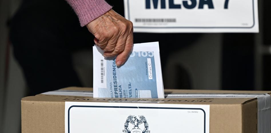 Colombia vota en segunda vuelta para elegir al presidente que sucederá a Petro