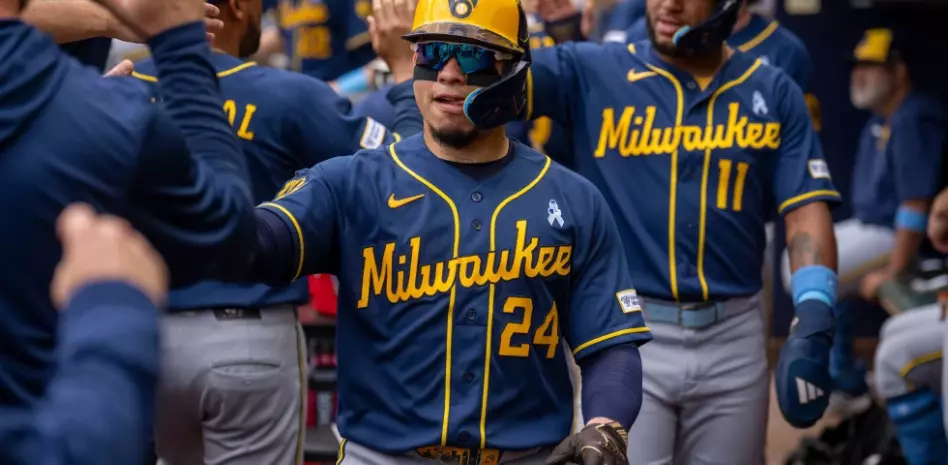 Contreras batea cuadrangular de 3 vueltas y los Cerveceros vencen a Bravos