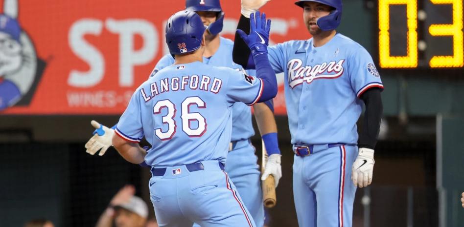 Langford conecta un jonrón de 3 carreras y los Rangers derrotan Padres